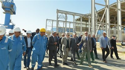 الفريق أسامة ربيع يتابع نشاط  ترسانتي السويس وبورتوفيق البحرية