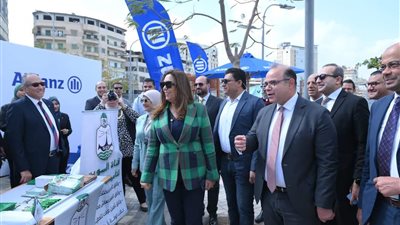 رئيس الرقابة المالية ومحافظ دمياط وقيادات القطاع المالي يفتتحون أول معرض للخدمات المالية