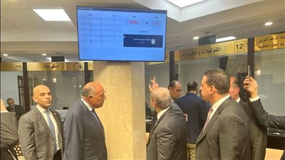 وزير الخارجية سامح شكري يتفقد الأعمال القنصلية وسير عمل الخدمات المقدَّمة للمواطنين المصريين في الرياض