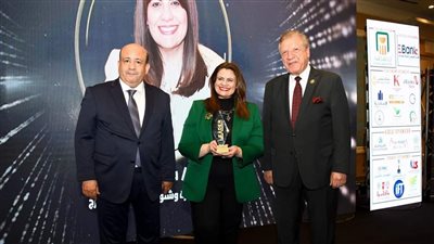 تكريم وزيرة الهجرة لفوزها باستفتاء قادة ٢٠٢٣ عام الأزمات