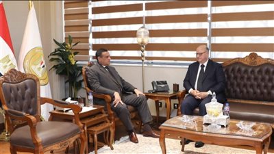 وزير التنمية المحلية يتابع مع محافظ القاهرة جهود توفير السلع الأساسية للمواطنين قبل شهر رمضان المبارك 