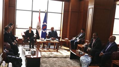 محافظ السويس يستقبل وفد صيني لبحث إنشاء مركز تدريب مهني بالمحافظة