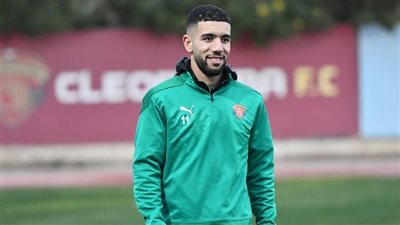 بعد التألق مع سيراميكا.. منتخب الجزائر يستدعي أحمد قندوسي لمعسكر مارس
