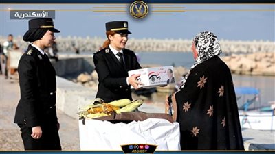 الداخلية تواصل توزيع المساعدات علي الأسرالأكثر إحتياجاً بالسويس