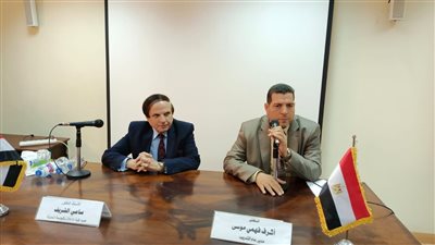 عميد كلية الإعلام بالجامعة الحديثة يلقي محاضرة 