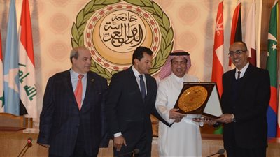 تكريم المستشار عبد الله الدايل بجامعة الدول العربية لجهوده في المجال الرياضي
