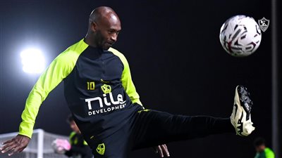 قبل مواجهة الأهلى.. جوميز يعقد جلسة خاصة مع شيكابالا في مران الزمالك