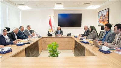 سويلم يتابع اعمال وحدة التحصيل بالوزارة ، وموقف تحصيل مستحقات الوزارة لدى الجهات المختلفة 