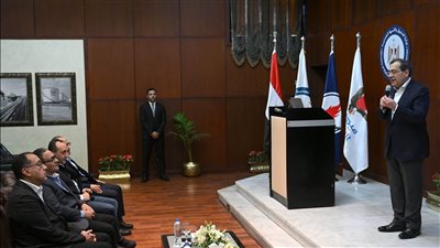 رئيس الوزراء يتفقد مشروع توسعات مصفاة 