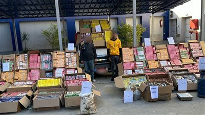 1.5 مليون قطعة.. ضبط شخصين وبحوزتهما ألعاب نارية بقصد الإتجار بالفيوم