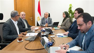 سويلم يواصل لقاءاته مع رؤساء الإدارات المركزية للرى بالمحافظات لمتابعة المنظومة المائية بكل محافظة على حدى