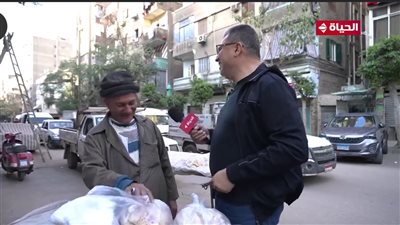 عمرو الليثي يفاجئ بائع خبز في ثالث أيام رمضان بـ 5 آلاف جنيه