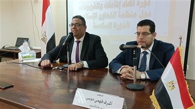 رضا أمين عميد كلية الإعلام بجامعة الازهر يلقي محاضرة 