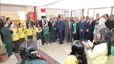 وزير التربية والتعليم يتفقد مدرسة 