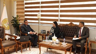 وزير التنمية المحلية يبحث مع الأمين العام للمجلس القومى للطفولة والأمومة مجالات التعاون المشترك بالمحافظات