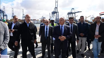 وزير النقل يتابع معدلات تنفيذ  المشروعات التنموية والخدمية  الجاري تنفيذها بميناء الدخيلة