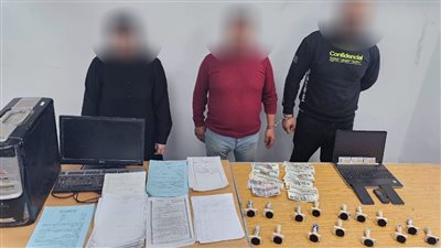 الترويج عبر مواقع التواصل الإجتماعي.. ضبط تشكيل عصابي بتهمة تزوير المحررات الرسمية 