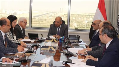 وزير قطاع الأعمال يبحث مع رئيسا القومية للتأمين الاجتماعي والتأمين الصحي عددا من الملفات لخدمة العاملين