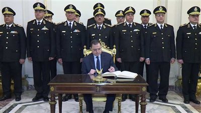 بمناسبة ذكرى العاشر من رمضان.. وزير الداخلية يهنئ الرئيس السيسي والقيادات العسكرية