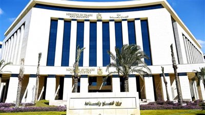 وزير التجارة والصناعة يصدر قراراً باستمرار العمل بقرار حظر تصدير السكر