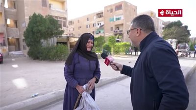 عمرو الليثي يجبر بخاطر سيدة قلبها مليان رضا على الرغم من حالتها الصعبة بـ