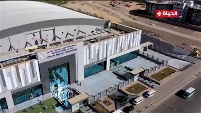 عمرو الليثي يلتقي بالعاملين بمجمع صالات حسن مصطفى .. واحد من الناس