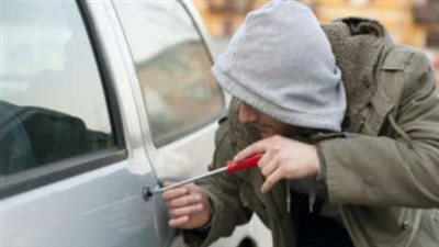 ضبط شخصين بتهمة سرقة سيارة ملاكى بمطروح