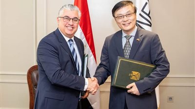 اقتصادية قناة السويس توقع اتفاقية لإنشاء مركز للتدريب المهني بالتعاون مع الصين