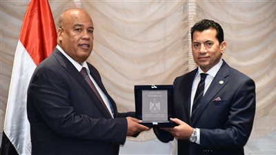 وزير الشباب والرياضة يشهد مراسم توقيع مذكرة تفاهم بين الوزارة والغرفة التجارية للقاهرة بشأن التعامل مع ظاهرة الهجرة غير الشرعية