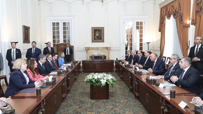 وزير الخارجية يستقبل وزير الخارجية الأمريكي