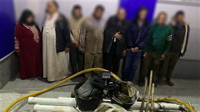 بقصد التنقيب عن الآثار.. ضبط 8 أشخاص لقيامهم بالحفر في أحد المنازل 