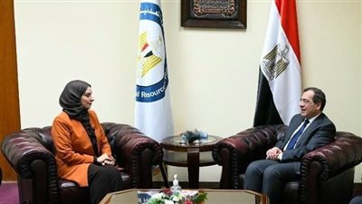 وزير البترول يبحث مع سفيرة البحرين دعم التعاون بين البلدين