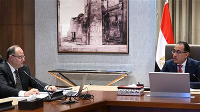 رئيس الوزراء يتابع مع رئيس هيئة الدواء المصرية عددا من ملفات عمل الهيئة