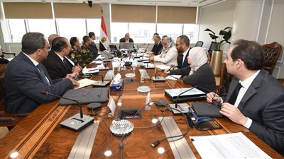 وزير الإسكان يستعرض الإطار العام للاستراتيجية الوطنية للعمران والبناء الأخضر المستدام