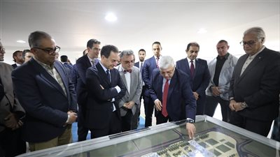 وزير التعليم العالي والسفير الفرنسي ورئيس الجامعة الفرنسية يتفقدون بدء أعمال إنشاء الحرم الجديد للجامعة