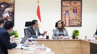 وزيرا التخطيط والصحة يناقشان الخطة الاستثمارية لوزارة الصحة للعام المالي 24/2025