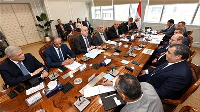 وزيرا الإسكان والإنتاج الحربى يتابعان موقف تنفيذ مشروعات المياه والصرف بالمبادرة الرئاسية 