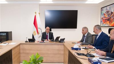 سويلم يتابع موقف المشروعات المائية ، وتدبير الأراضي لتنفيذ مشروعات خدمية بمراكز المبادرة الرئاسية 