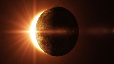 كسوف الشمس 2025.. موعد الظاهرة وأماكن مشاهدتها