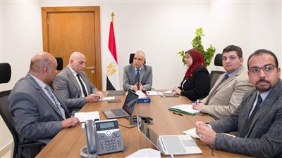 وزير الري يواصل اجتماعاته لمتابعة الاستعداد لفترة أقصى الإحتياجات