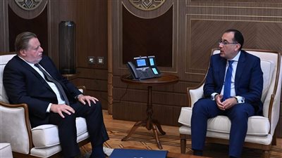 رئيس الوزراء يلتقى محافظ البنك المركزى لمتابعة عدد من الملفات