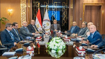 وزير الدولة للإنتاج الحربي يبحث سبل تطوير صناعة العدادات 
