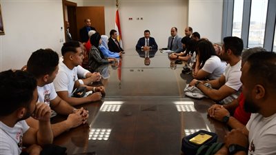 وزير الشباب والرياضة يُكرم لاعبي منتخب مصر بعد التتويج بكأس العالم للقوة البدنية في شرم الشيخ