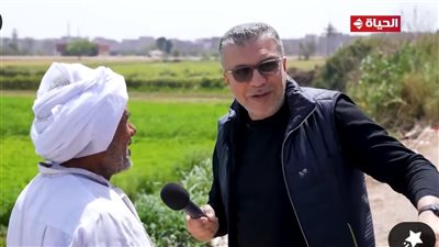 مزارع مثال للطيبة ورضا النفس يفرح بهدية الدكتورعمرو الليثي له بـ 