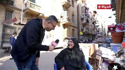 سيدة بسيطة وطيبة تفرح برؤية الدكتور عمرو الليثي في واحد من الناس