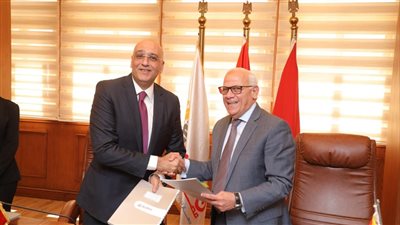 باسل رحمي يجتمع مع اللواء عادل الغضبان لمناقشة تنفيذ خطة متكاملة للنهوض بالمشروعات الصناعية ببورسعيد 