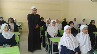 رئيس الأزهر بالسويس يتابع الإمتحانات العملي للحاسب الآلي