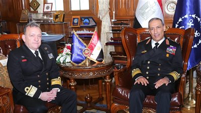 قائد القوات البحرية يلتقي قائد العملية البحرية الأوروبية بالبحر الأحمر (أسبيدس)