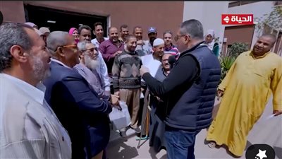 عمرو الليثي يلتقي العمال والموظفين «المركز التكنولوجي تحيا مصر بنوى» ويهديهم جوائز مالية