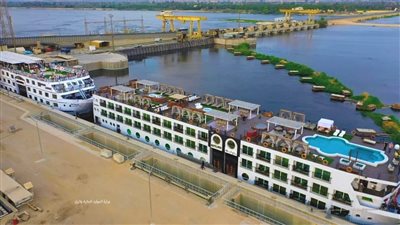 وزير الري يتابع أعمال صيانة هويس قناطر إسنا الجديدة